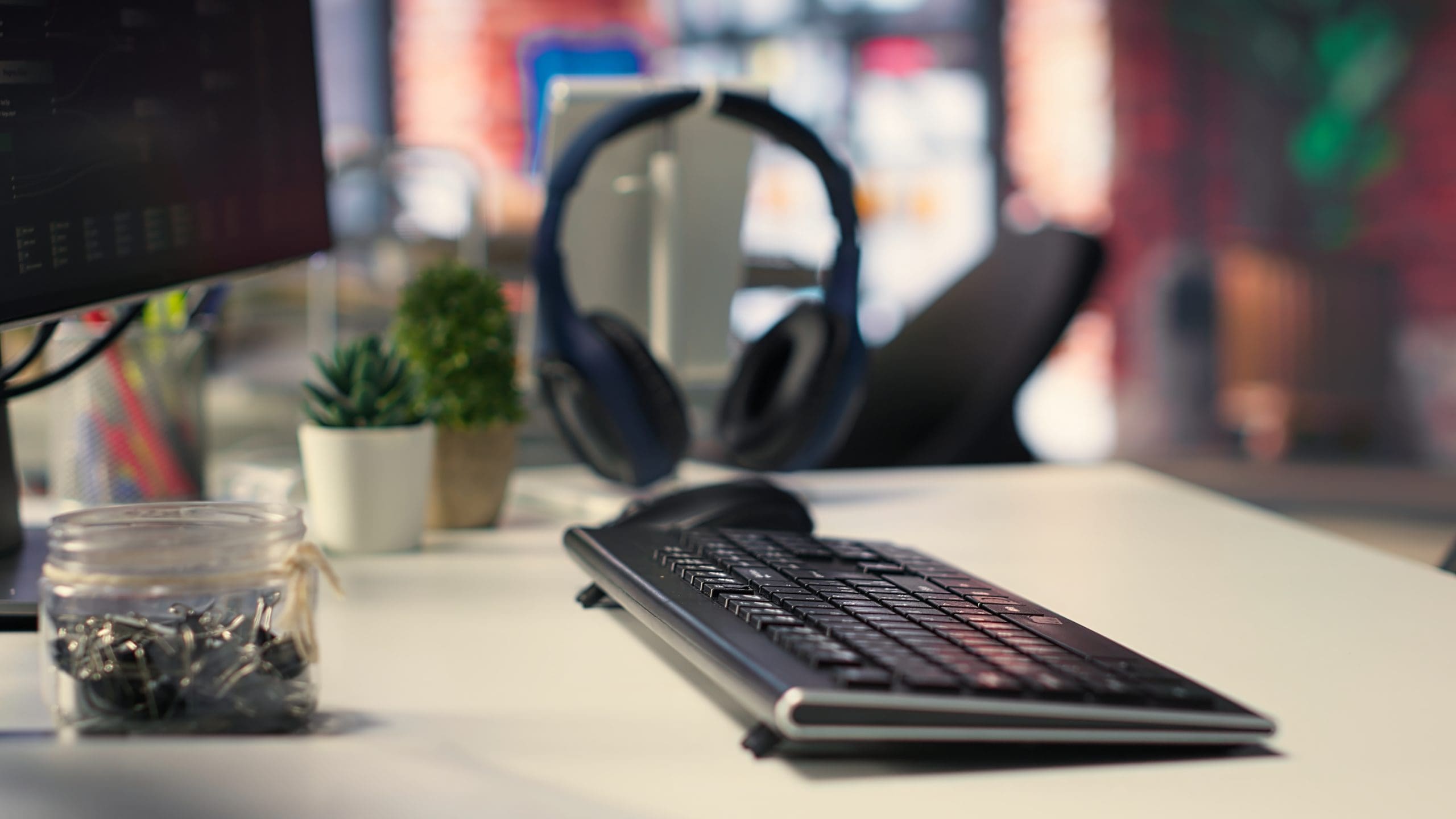 Accessorising Your CloudGate: Monitors, Docks, and Peripherals Available in South Africa